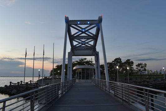 Amazing Shot In The Middle Of The Bridge